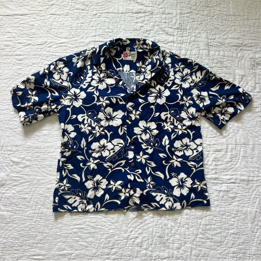 Hilo Hatties cropped blue floral aloha shirt button up